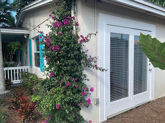 Front/right side corner with doors in DR showing