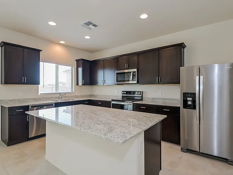 10854 W Claxton Dr — Photo 7
