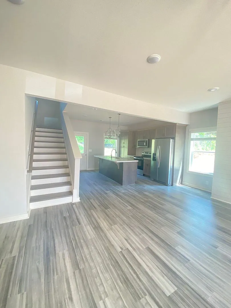 5B/5B Available August 2027! — Photo 3