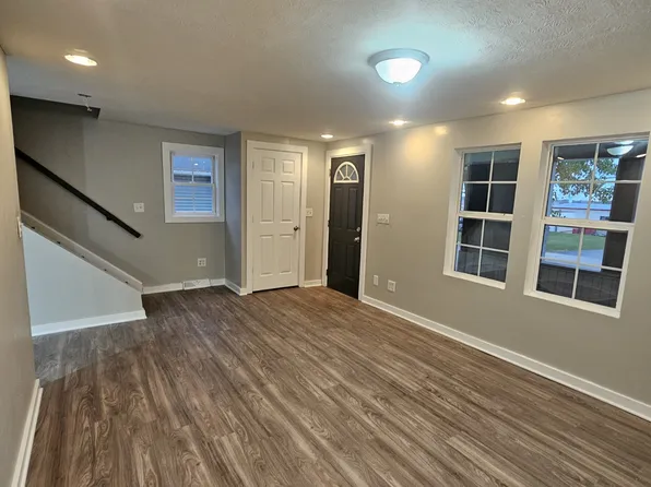 920 Kelly Ave, Akron, OH 44306