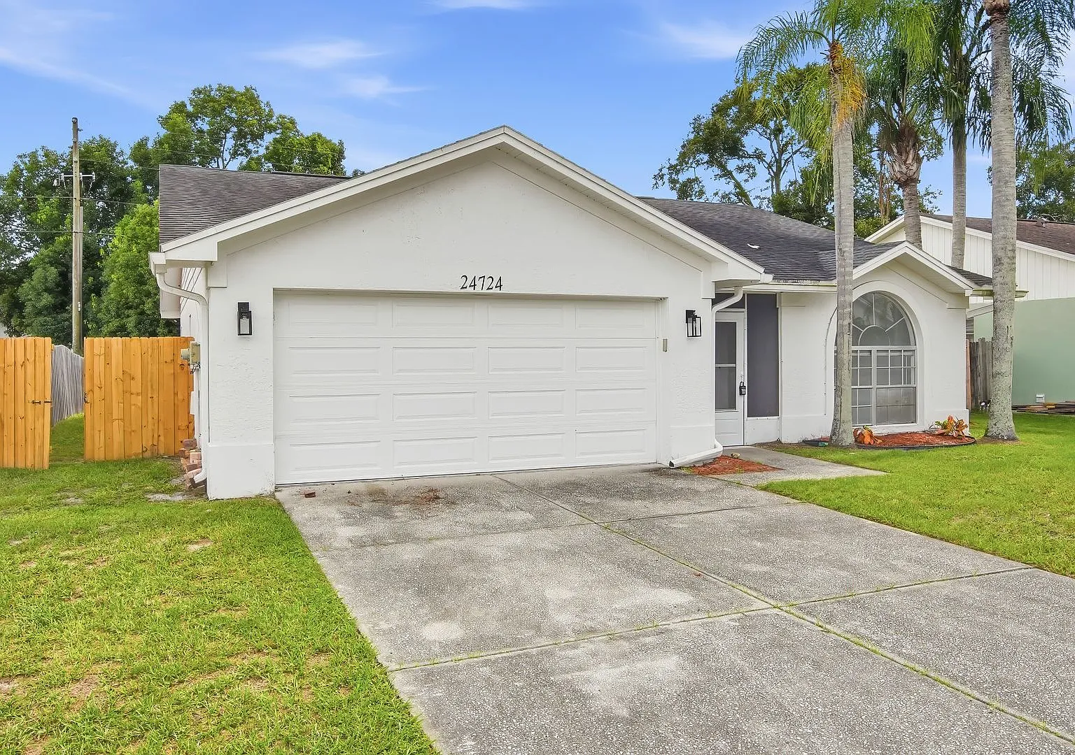 Spacious 2-Bedroom Home with Office/Den, Screened Lanai & Large Fenced Backyard — Photo 3