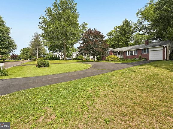 3rd image of 1113 Vilsmeier Rd