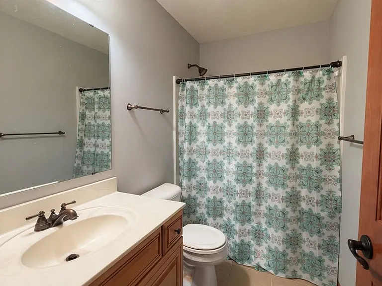 1443 Bethesda Cir — Photo 49