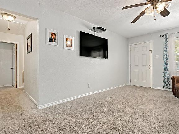3rd image of 809 Mardi Gras Ln