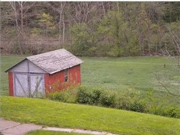 11 Cracker Jack Rd, Monongahela, PA 15063