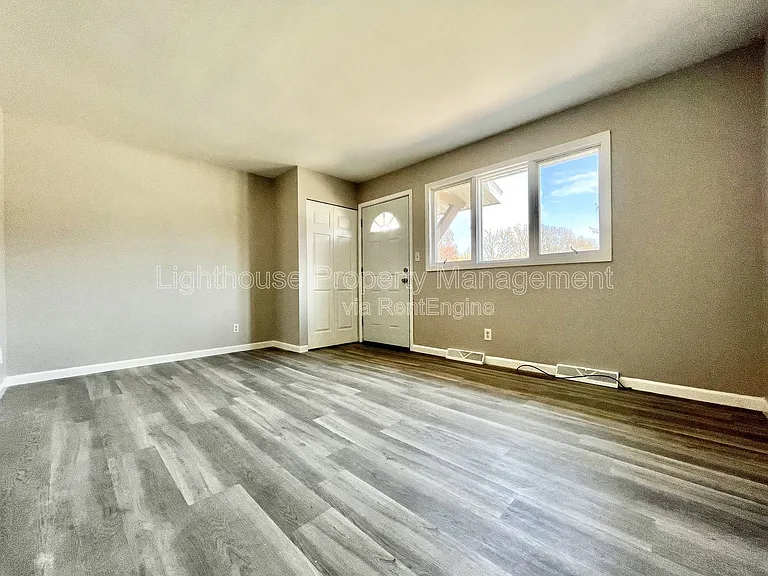 18169 Swiss Dr — Photo 3