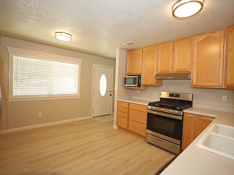 1959 Spruce Cir — Photo 3