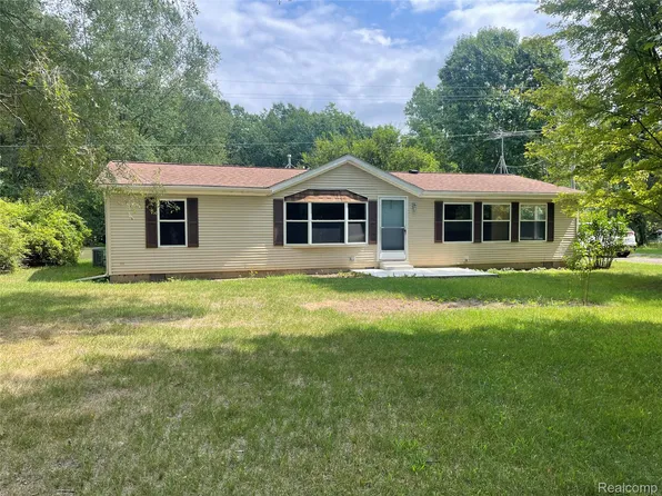 1938 Indian Rd, Lapeer, MI 48446