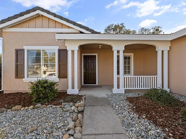 4866 Canfield Cir — Photo 3