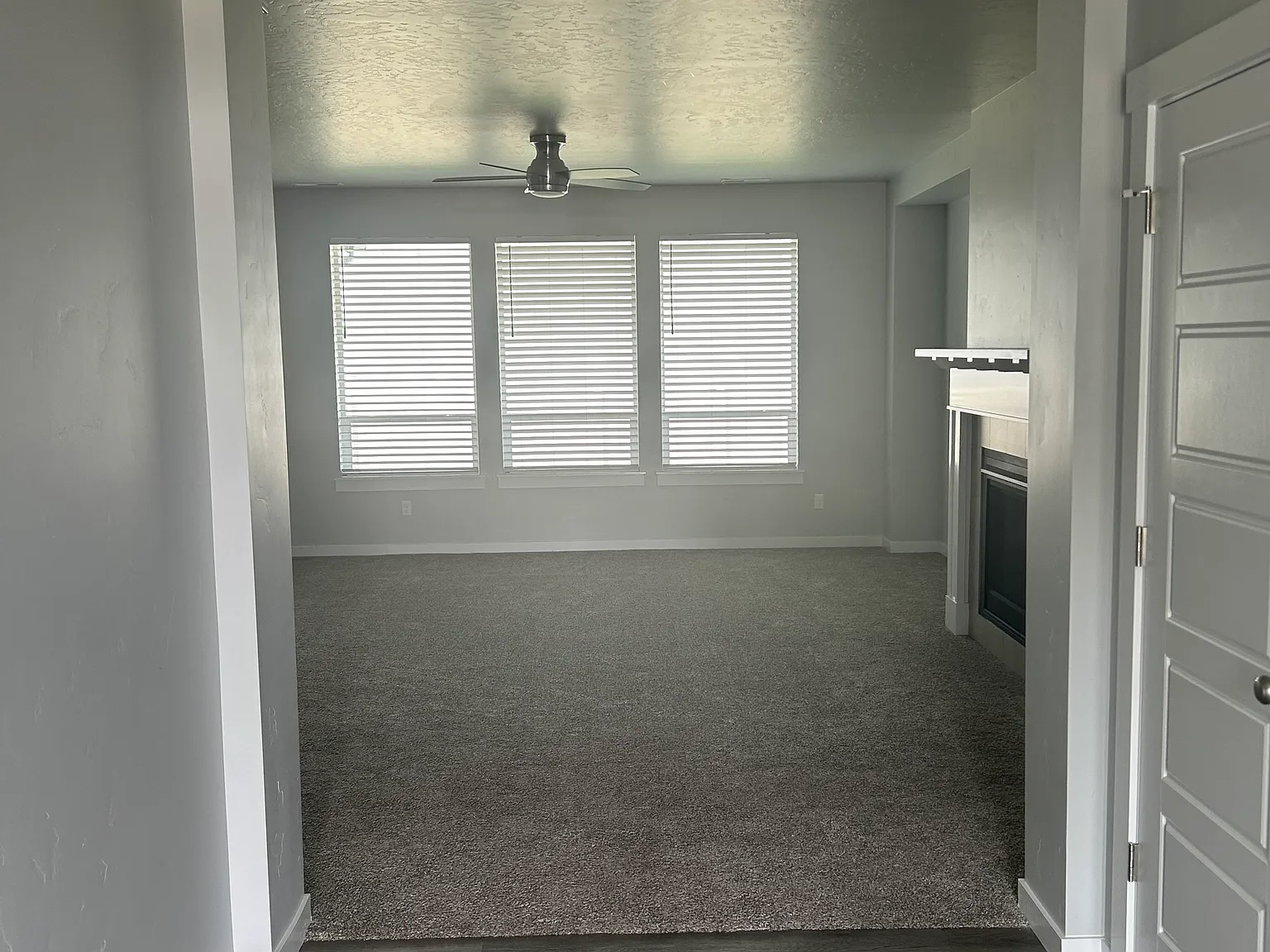 4 bed, 2539 sqft, $3,195 — Photo 4