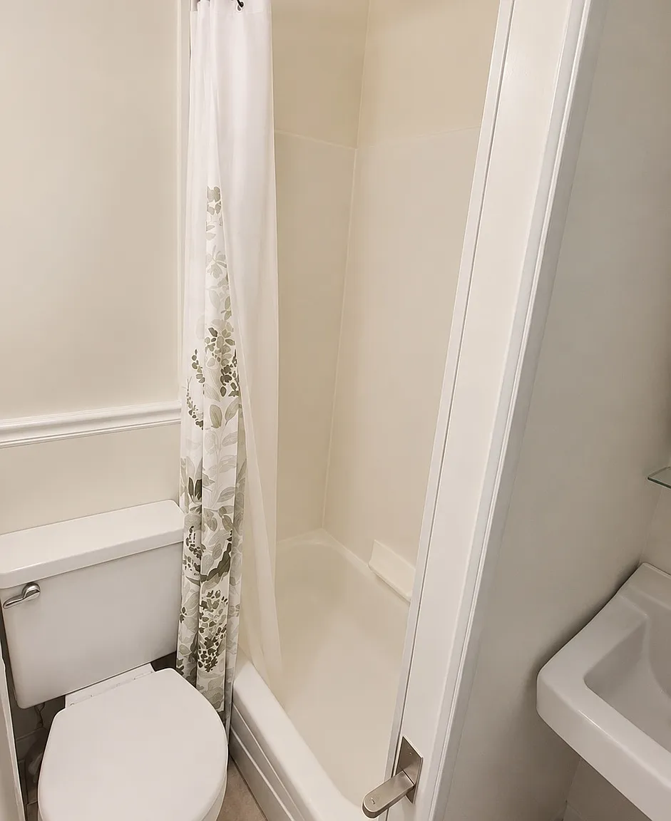 Studio, 550 sqft, $1,850 — Photo 3