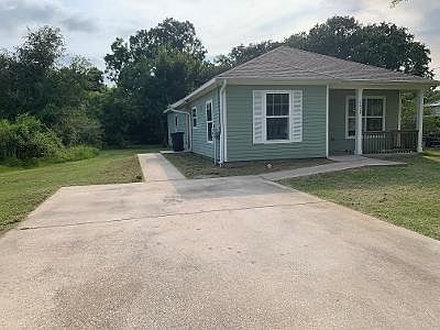 2nd image of 1429 Kane Ln