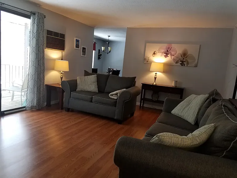 1800 Skyline Dr #6 — Photo 2
