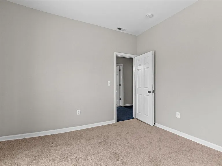2510 Roslyn Ave — Photo 23