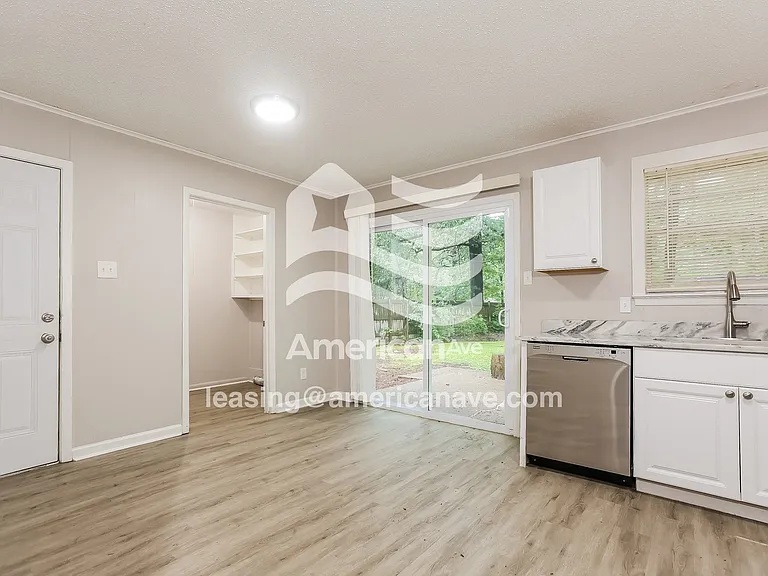 1483411_005_dining_room_6.jpg