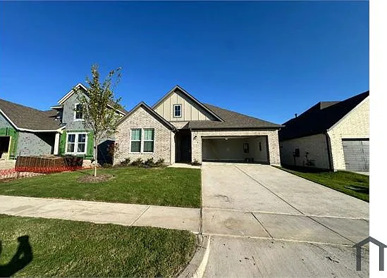 2116 Bloomsbury Ln — Photo 1