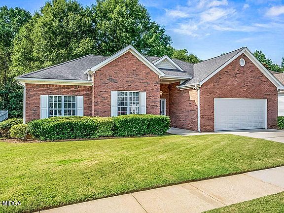 2nd image of 405 Autumn Glen Cir