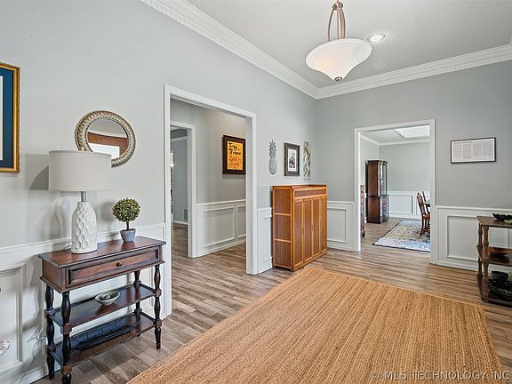 4th image of 2649 Regency Rd