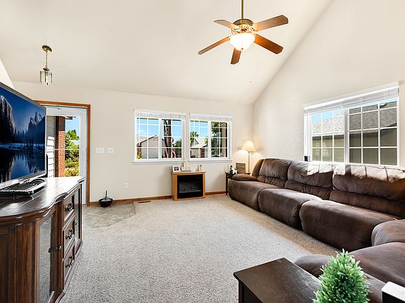 Living Room Vaulted Ceilings