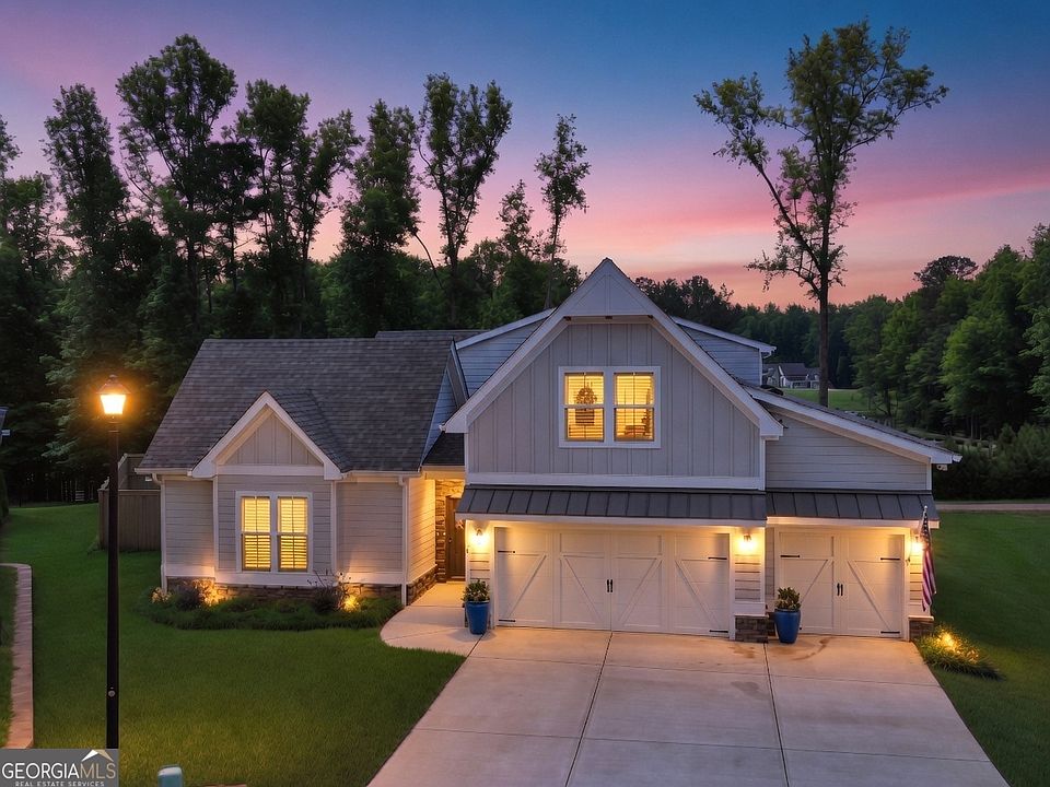1st image of 806 Magnolia Walk