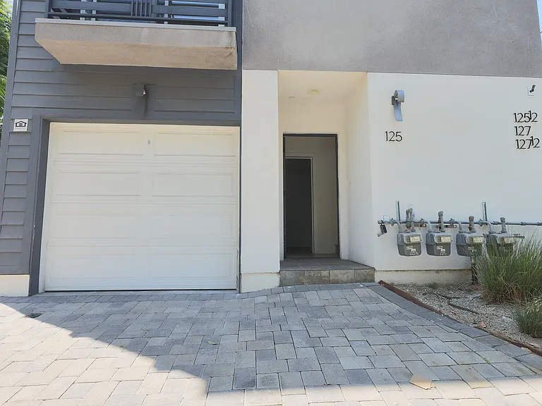 125 N Mountain View Ave #125 — Photo 5