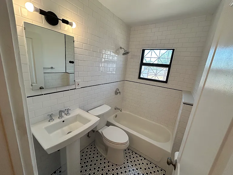 201 Bryn Mawr Dr SE — Photo 19