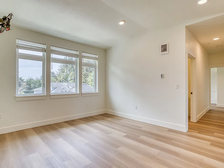 Luxury Apartment in Lincoln City! — Photo 4