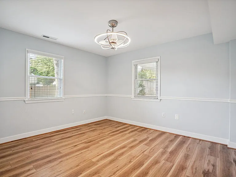 1100 Maple Ave E — Photo 3