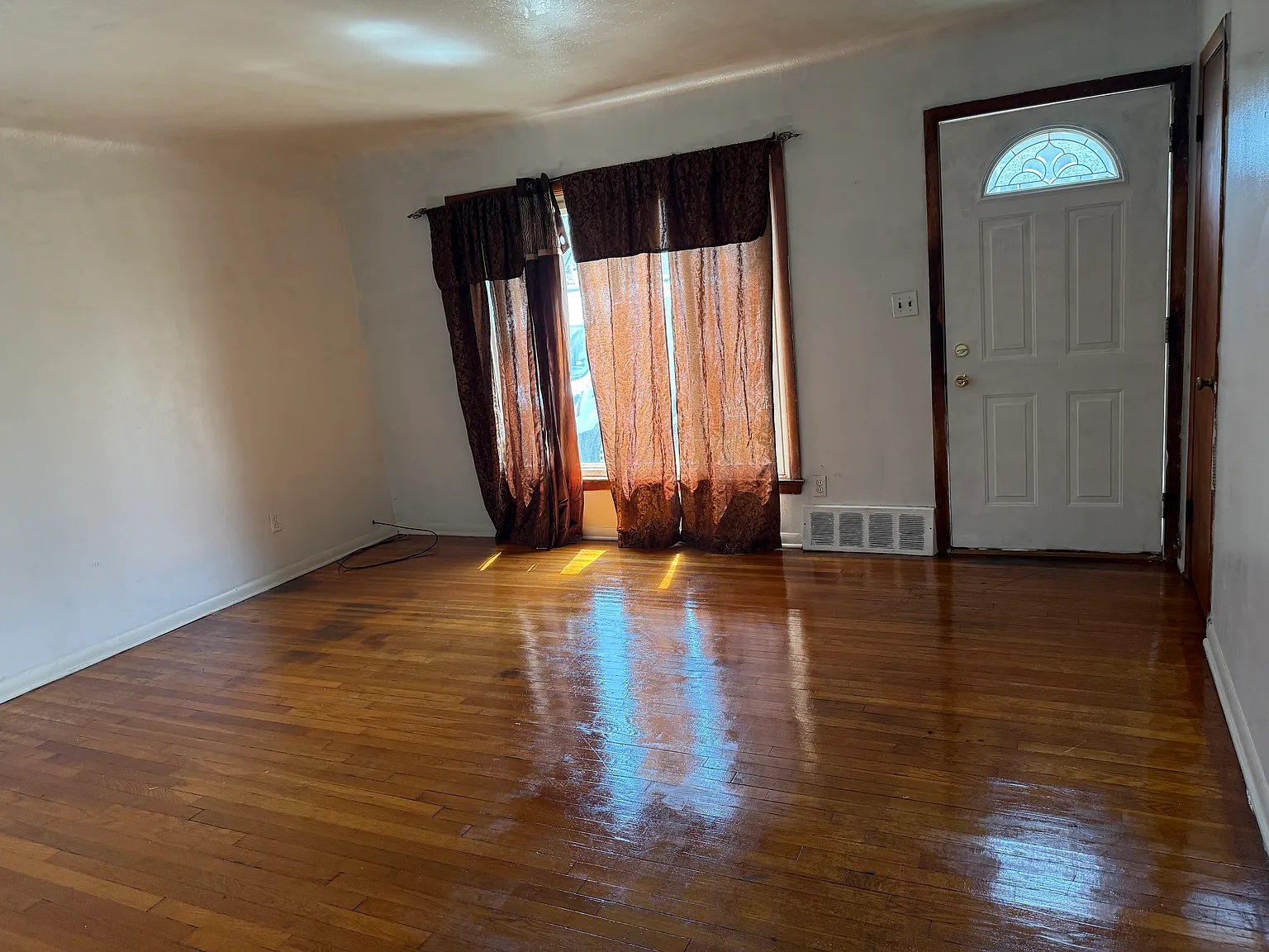 3 bed, 1.5 bath, 1170 sqft, $1,550 — Photo 4