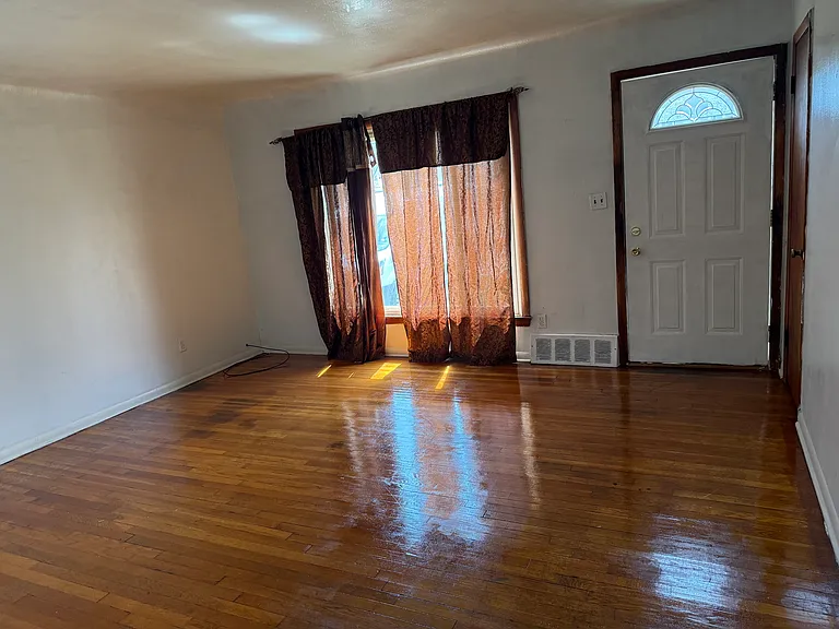 13901 Eastwood Blvd — Photo 4