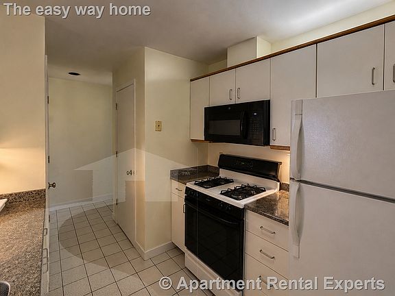 3rd image of 2 Chestnut St