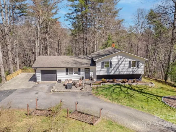250 Moose Haven Dr, Penrose, NC 28766
