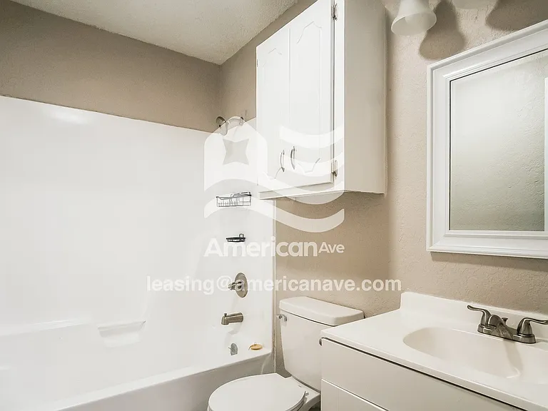 649385_010_main_bathroom_14057865.jpg