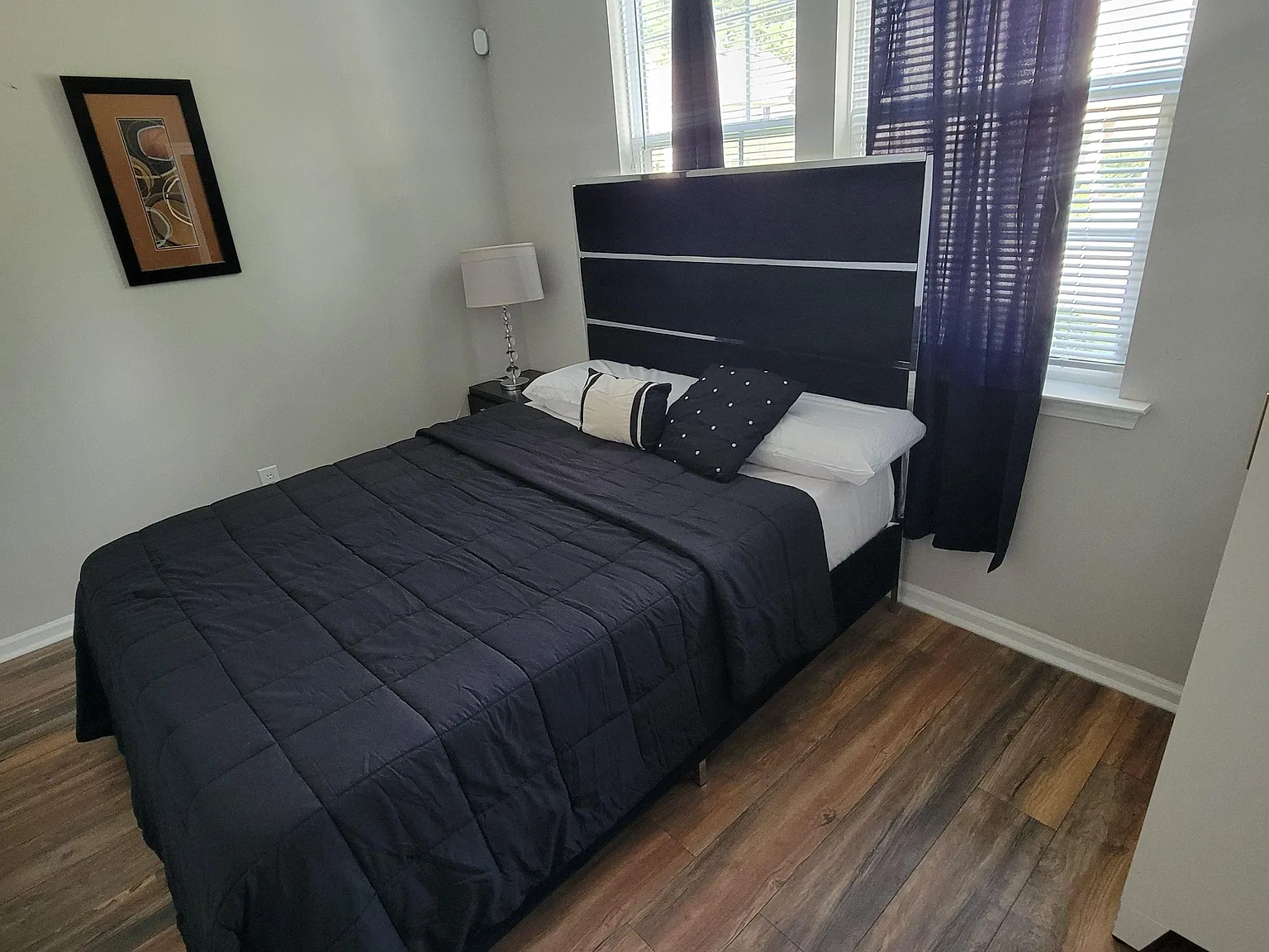 2 bed, 1.0 bath, 3700 sqft, $866 — Photo 3