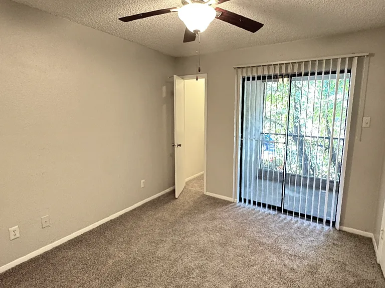 Santa Fe Apartments — Photo 27