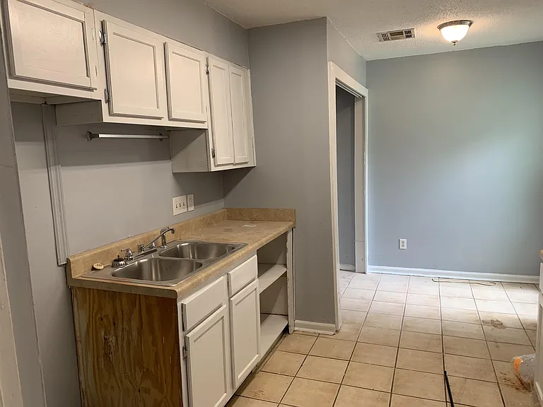 3432 Lexington Rd — Photo 6
