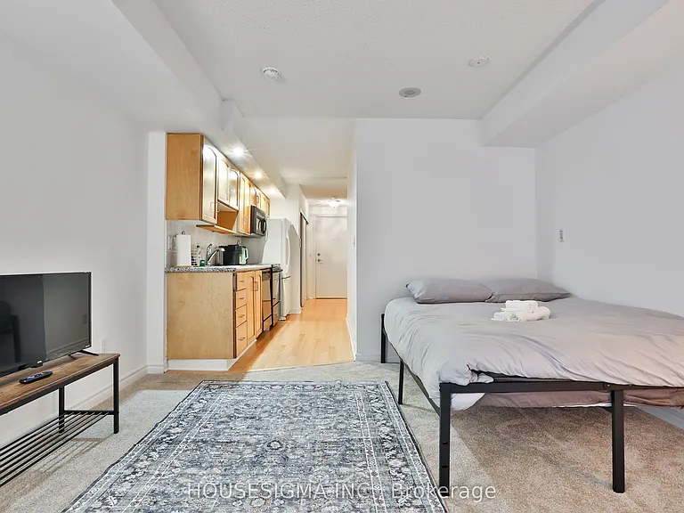 270 Wellington St W #222 — Photo 1