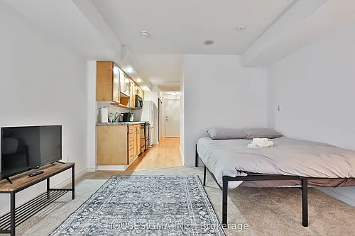 270 Wellington St W #222 Photo 1