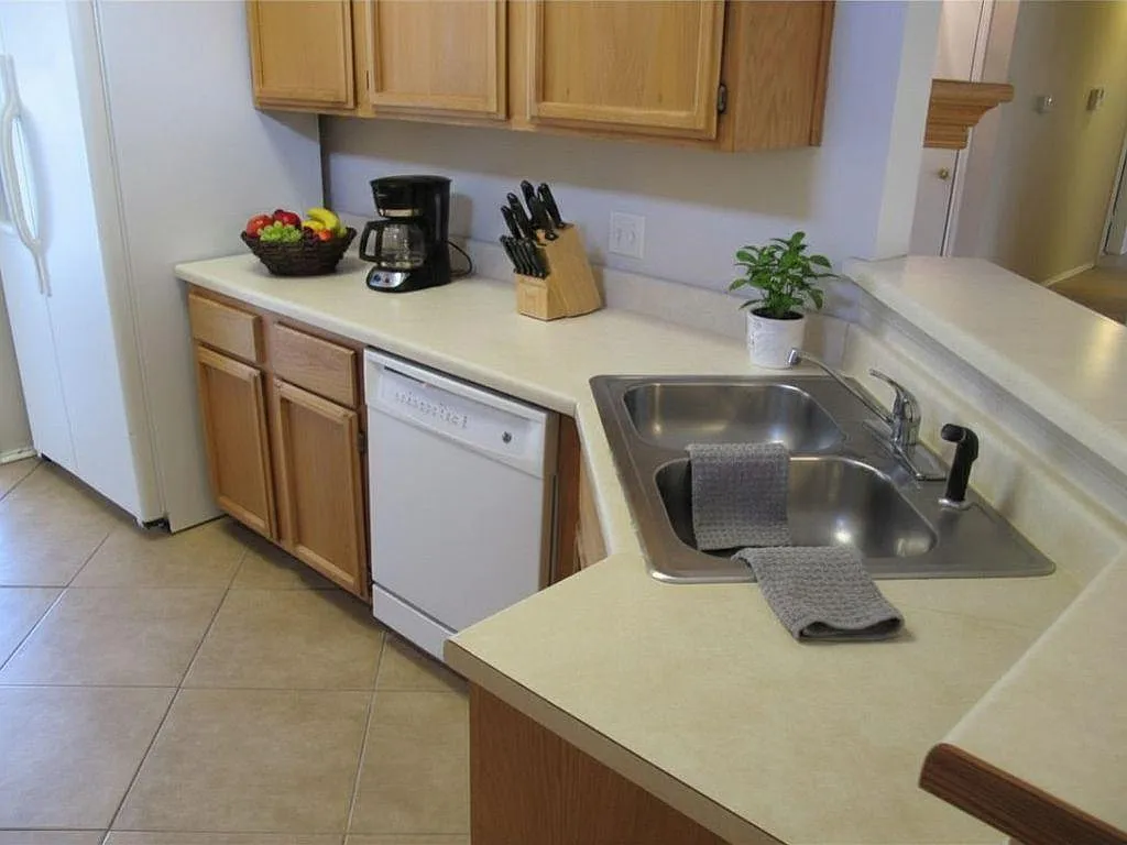 3 bed, 2.0 bath, 1178 sqft, $1,870 — Photo 4
