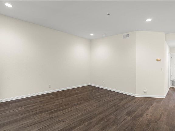 3rd image of 209 Anderly Ct #21
