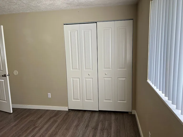 410 SW Fall St — Photo 8