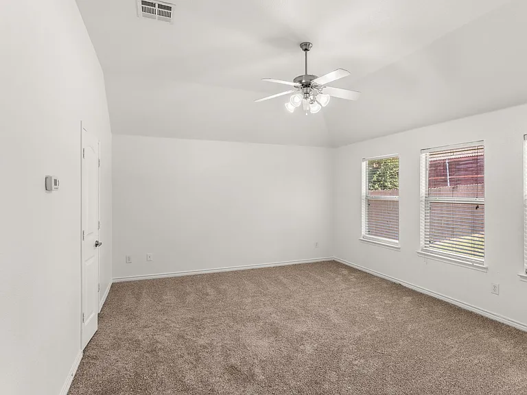 8200 Hitching Trl — Photo 18