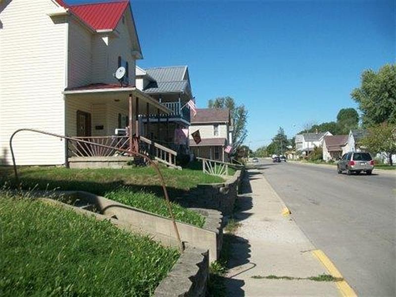 2nd image of 612 N Harrison St