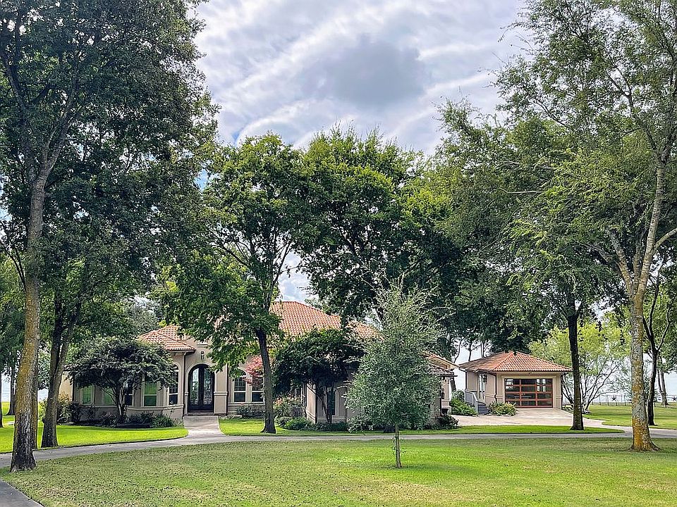 1st image of 618 Bayview Dr