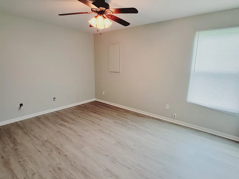 1318 N Curtis Ct — Photo 5