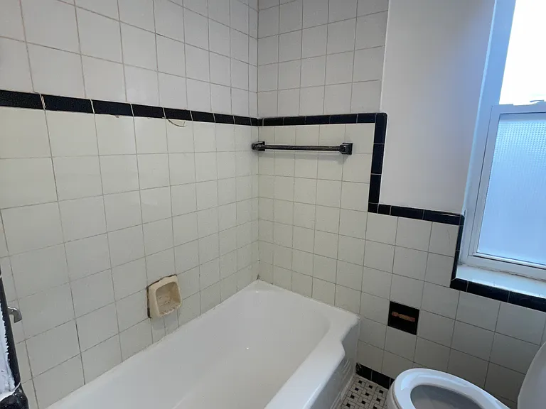 2407 Lake Shore Blvd W #20 — Photo 5