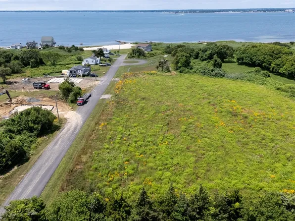 2 Sconticut Neck Rd #2, Fairhaven, MA 02719