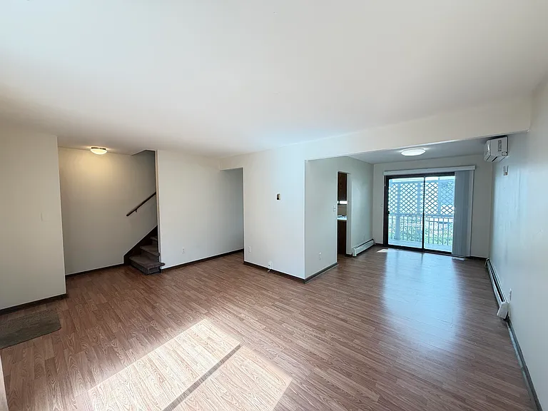 1707 Dexter Ave — Photo 6