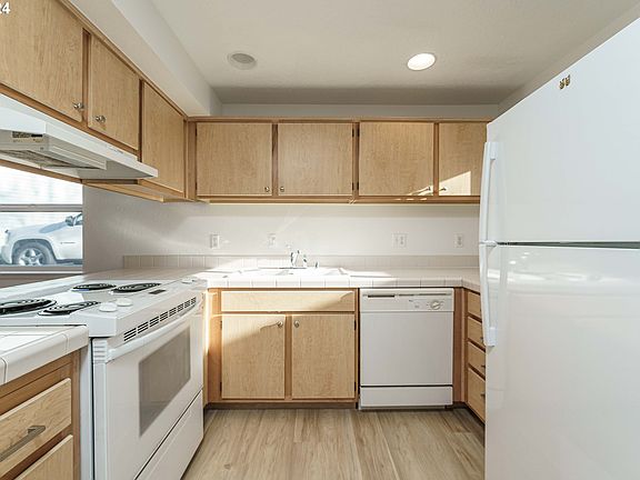 4th image of 4000 NE 109th Ave Unit 233