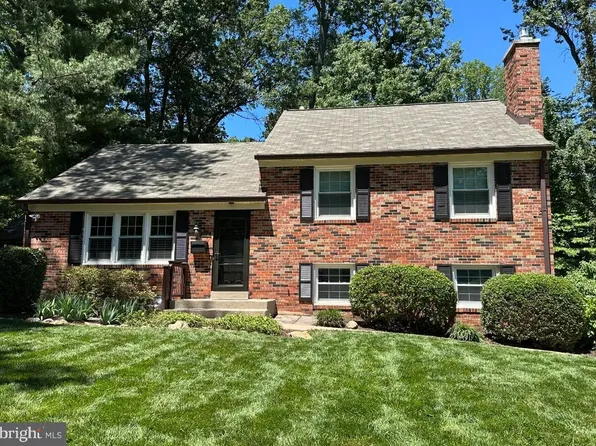 8916 Moreland Ln, Annandale, VA 22003